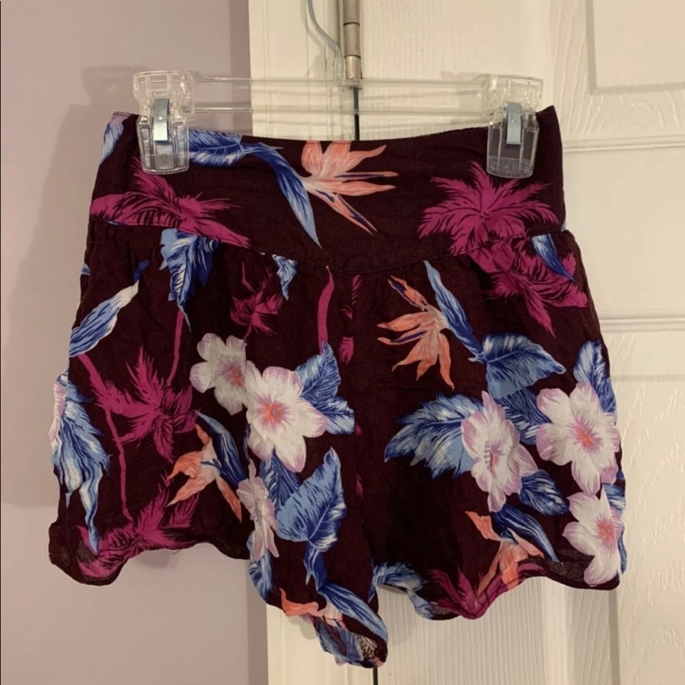 American eagle flowy shorts